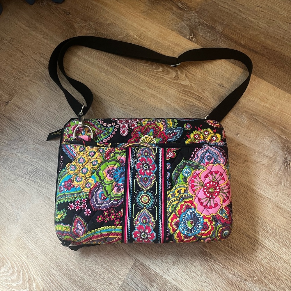 RARE FIND!! Vera Bradley Mini Laptop Case- Hard Shell Quilted in Symphony in Hue
